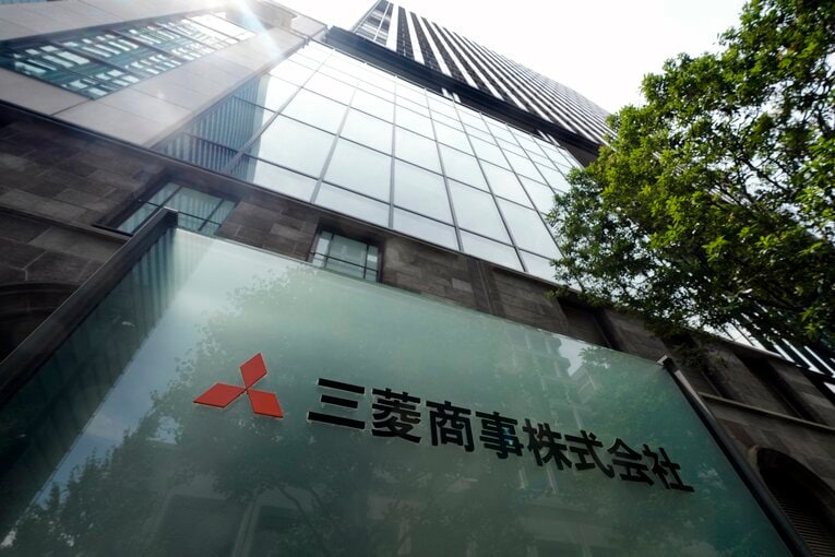 就職人気ランキングでも常に上位の三菱商事。平均年収1500万円超と高年収でも知られる　©JIJI PRESS