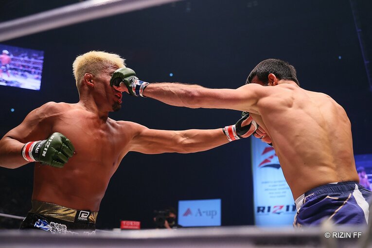 先鋒戦。武田光司vs.ガジ・ラバダノフ　©RIZIN FF