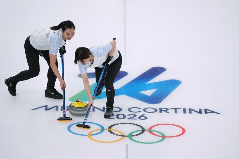 近江谷杏菜と小野寺佳歩のスイープ　©Tsutomu Kishimoto/JMPA
