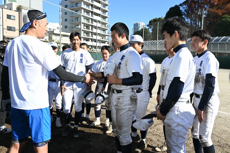 新宿高校野球部を指導したイチロー　©Naoya Sanuki