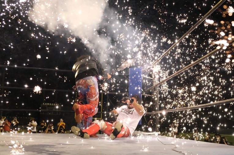 佐藤光留プロデュース『真夏の変態祭り』で諏訪魔に大仁田、鈴木みのるも大暴れ！ 灼熱の旧川崎球場で“1日6試合”の佐藤が感じたのは…？(36)