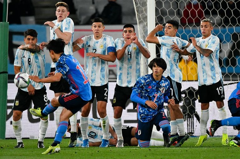 アルゼンチンは世代別代表ながら“世界基準”を見せつけてきた。東京五輪世代の日本は再戦でどこまでアジャストできるか ／ photograph by JMPA