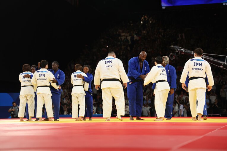 混合団体戦、日本は決勝でフランスに敗れる　©Tetsuya Higashikawa/JMPA