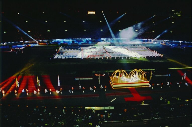 Jリーグ開幕日の華やかなりしセレモニー。あれから30年、日本のフットボールはさらに強くなるため、どんな積み重ねをしていくべきか ／ photograph by JIJI PRESS