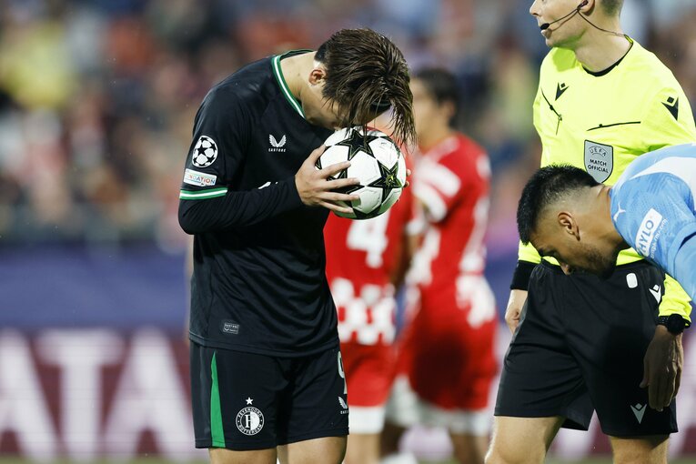 日本代表FW上田綺世は「勝っても無念そうだった」CL初ゴールを逃す“PK失敗”だけでなく…点取り屋のプライドを現地撮影カメラマンは見た(10)