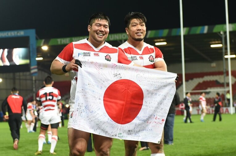 史上最大のアップセットと呼ばれた南アフリカ戦など、日本ラグビーの進化を世界に見せつけた2015年W杯。畠山は堀江翔太（右）らとセットピースで抜群の存在感を放った　©Akio Hayakawa/AFLO