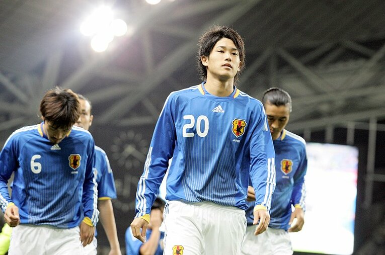 「ウッチーは“選択”を間違えない」水沼貴史が称える内田篤人の凄み。(6) ／ photograph by Tamon Matsuzuno