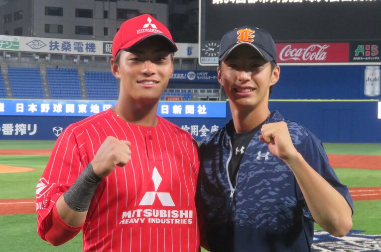 中日2位指名の津田（左、三菱重工East）とDeNA1位指名の度会（ENEOS）は横浜高時代の同期。競合くじによっては命運が変わっていたかも…？ ／ photograph by JIJI PRESS