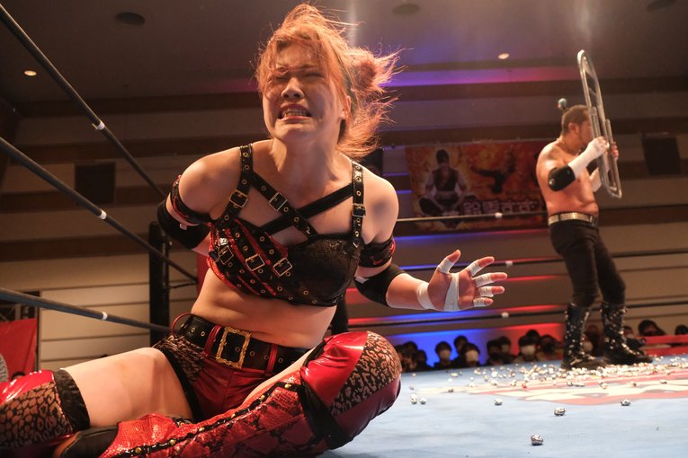 「いつか、傷だらけの背中でウェディングドレスを」 18歳の女子レスラー・鈴季すずが大流血を「嬉しい」と語る理由(54)