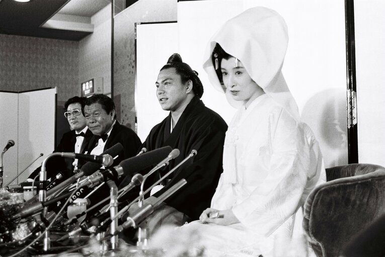1982年、千代の富士と久美子夫人の結婚披露宴　©BUNGEISHUNJU