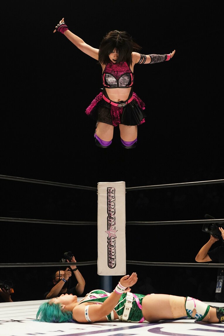 “女子高生でヒールで双子”スターダム吏南が語った木村花への思い「花さんがいなかったら、プロレスをやめていた」《特別グラビア》(31)