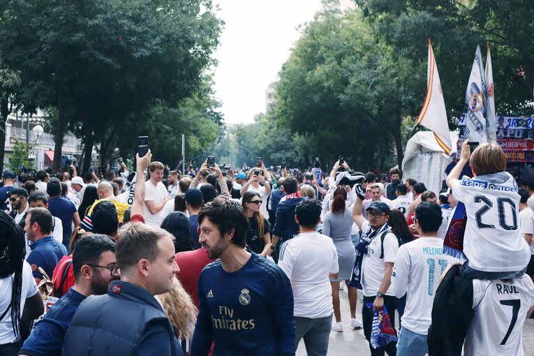 バルサの「タレント頼みで大雑把な攻撃＋脆いDFライン」危機的な不甲斐なさ… “盤石マドリーと明暗くっきりクラシコ”を撮った(4)