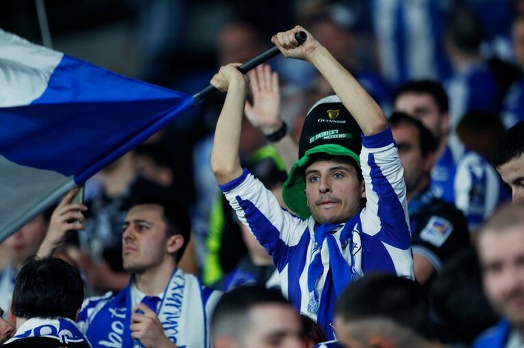 久保建英がELで味わった「先発落ち→敗退」での怒り・悲しみを撮った「タケ！と不調ソシエダサポが期待したが…」〈代表合流前にゴール〉(6)