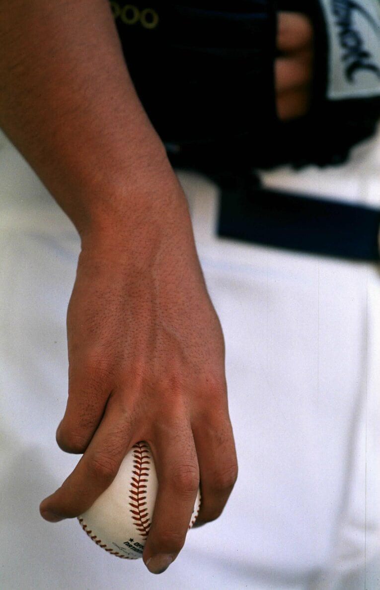 「伝説のフォーク」はこう握られていた　©Kazuaki Nishiyama