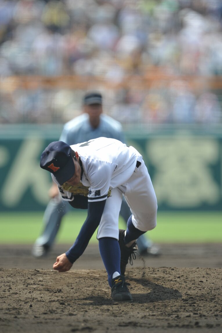 力投する島袋　©︎Hideki Sugiyama