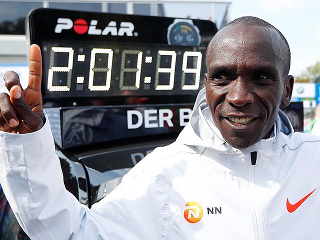 2時間1分台の世界新より恐るべき、キプチョゲの「ラスト2.195km」。<Number Web> photograph by AFLO