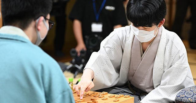 将棋 ロボット　オレンジ　アクション　フィギュア 可動式　藤井聡太　羽生善治 adf29257b3c6fb632c41577feee873