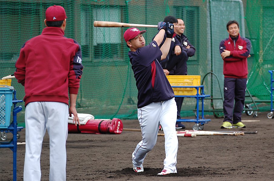 浅村栄斗はフルスイング+頭脳野球。山崎武司に似たスラッガーの匂い。<Number Web> photograph by Genki Taguchi
