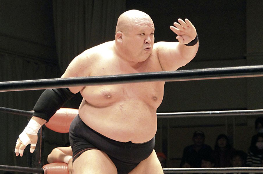 アブドーラ・小林の真っ向勝負を「最高試合賞」に推した理由。~全日本プロレスガチガチの熱い試合~<Number Web> photograph by KYODO