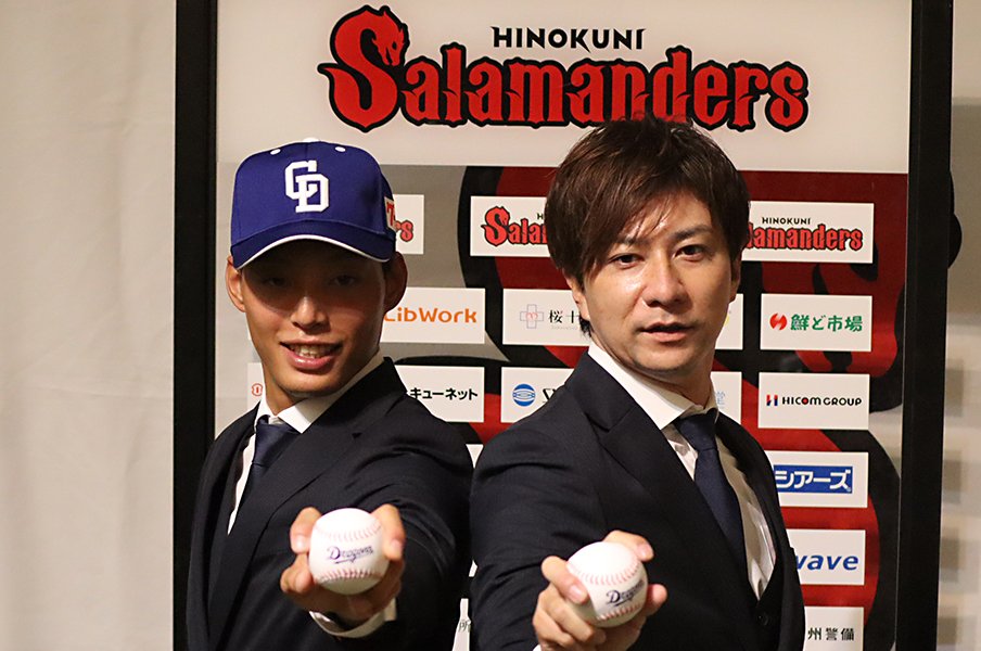中日3位・石森大誠が喜ぶウラで「指名漏れ4人」は座り続け… ドラフト会見の残酷な明暗と《独立L→プロへの絶対条件》とは<Number Web> photograph by Kou Hiroo