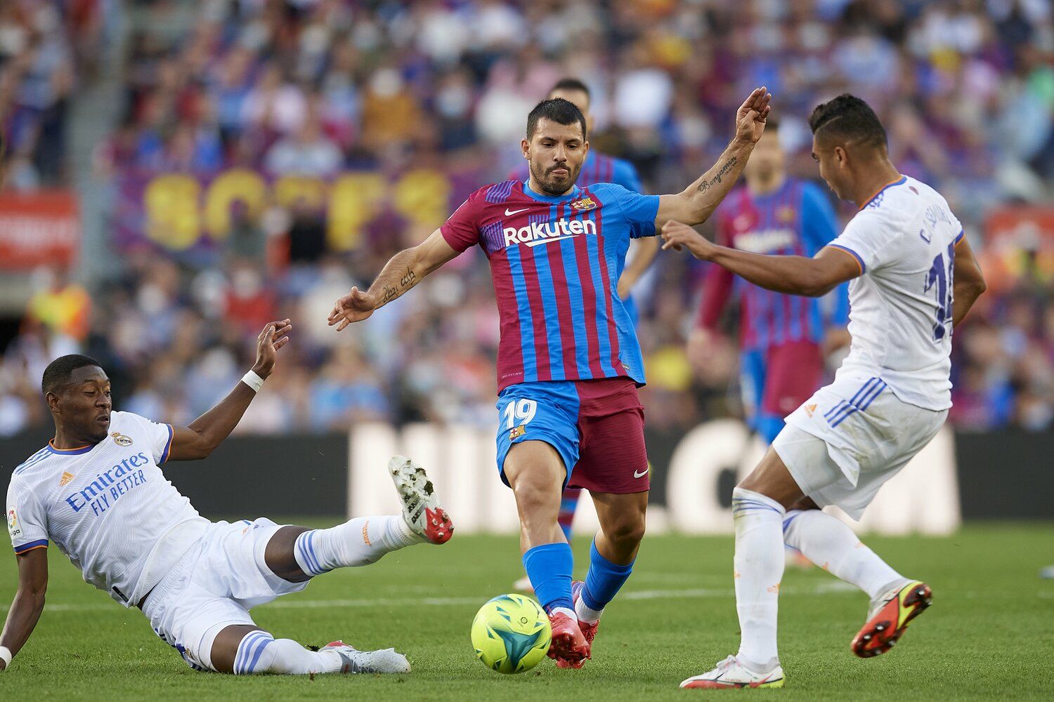 アグエロの移籍後初ゴールで一矢を報いたが、バルサはクラシコで4連敗となった©Getty Images