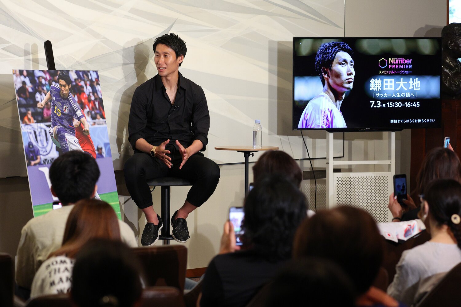 意外にも（？）軽妙なトークを展開し、会場にはしばしば笑い声が響いた　©︎Shigeki Yamamoto