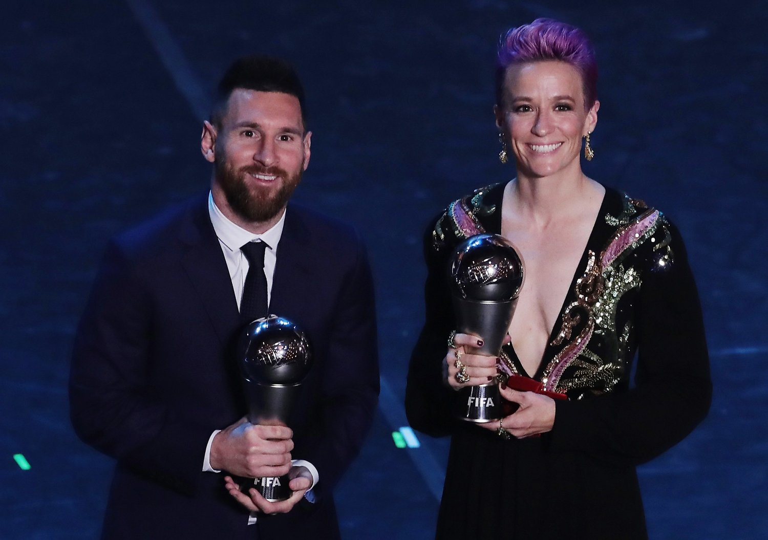 2019年FIFA年間最優秀選手として表彰されたメッシ（左）とラピノー　　(C)Getty Images
