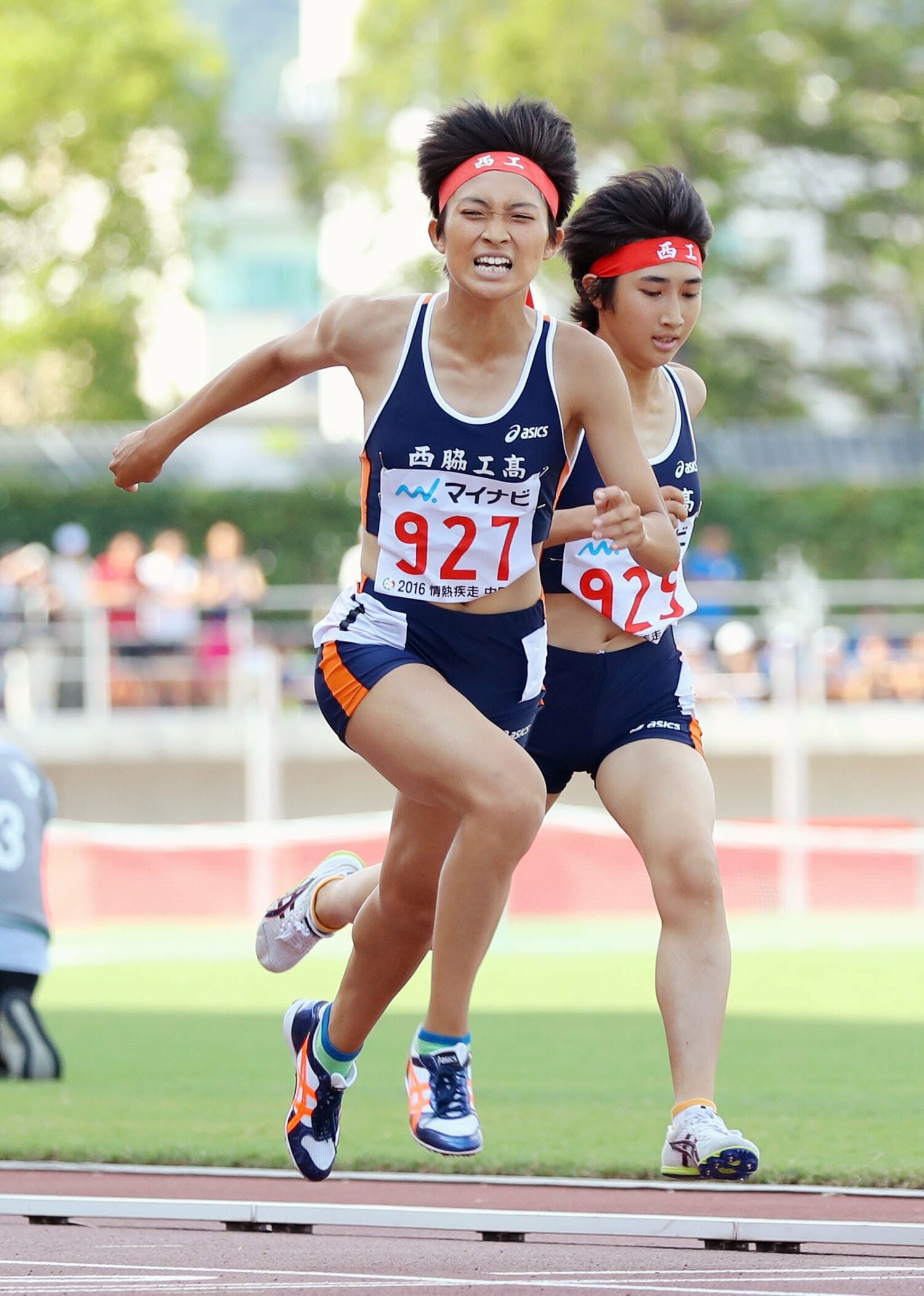 高3のインターハイ1500ｍで優勝した高橋。田中（右）や後藤に先着し、全国の舞台で「表彰台独占」も達成した　©KYODO