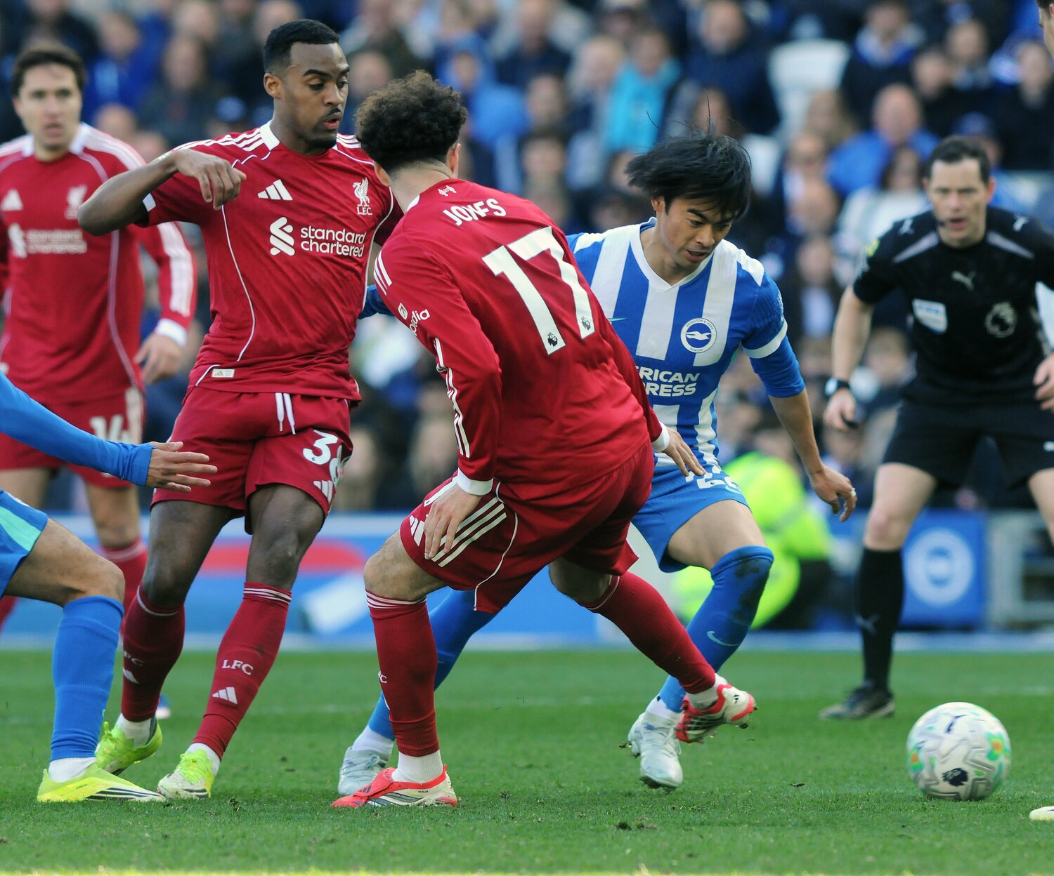 左足首の負傷から17日後、リバプール戦で復帰。ドリブルで相手右SBカーティス・ジョーンズを抜き去るなど、キレを見せた　©AFLO