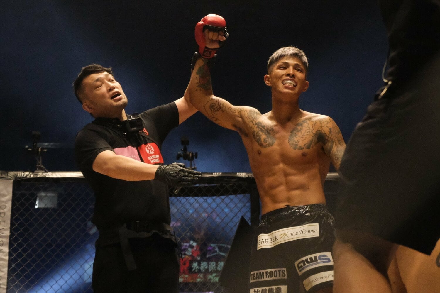 BreakingDown4戦目を勝利で飾った外枦保は「母ちゃん、勝ったよ！」と叫んだ　©Norihiro Hashimoto