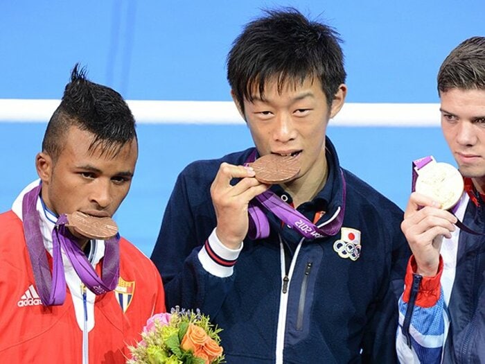 “アマのプロ”日本人第1号、清水聡のリオ五輪への挑戦。～「村田を超える」メダルを狙え～＜Number Web＞ photograph by Kaoru Watanabe/JMPA