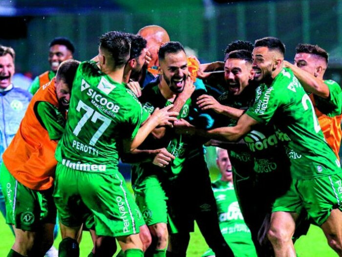 71人死亡の飛行機事故“シャペコエンセの悲劇”の生還者にして唯一の現役選手が語る“復帰”「以前の姿に戻れるとは想像すら…」＜Number Web＞ photograph by L’Équipe