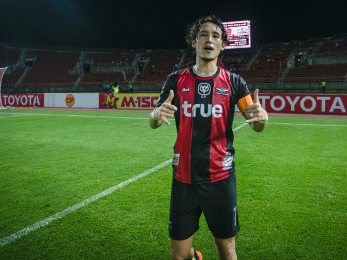 サッカー人生で一番の試練を越えて。細貝萌、タイで感じる充実と喜び。<Number Web> photograph by True Bangkok United