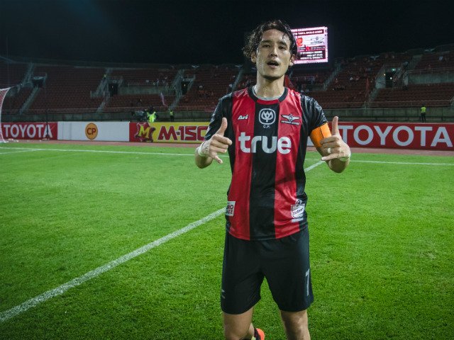 アウクスブルク　細貝萌　ユニフォーム　S　黒　jako　ヤコ　ブンデスリーガ サッカー人生で一番の試練を越えて。細貝萌、タイで感じる充実と喜び