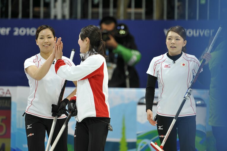 【カーリング女子レア写真】バンクーバー五輪での近江谷、本橋ら…写真は右に続きます　©Takuya Sugiyama/JMPA