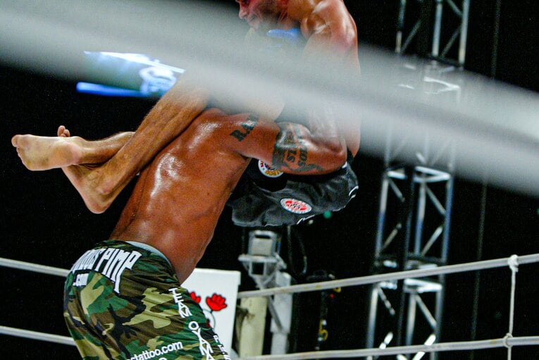 ジャクソンの衝撃的なパワーボム（連続写真）©Susumu Nagao