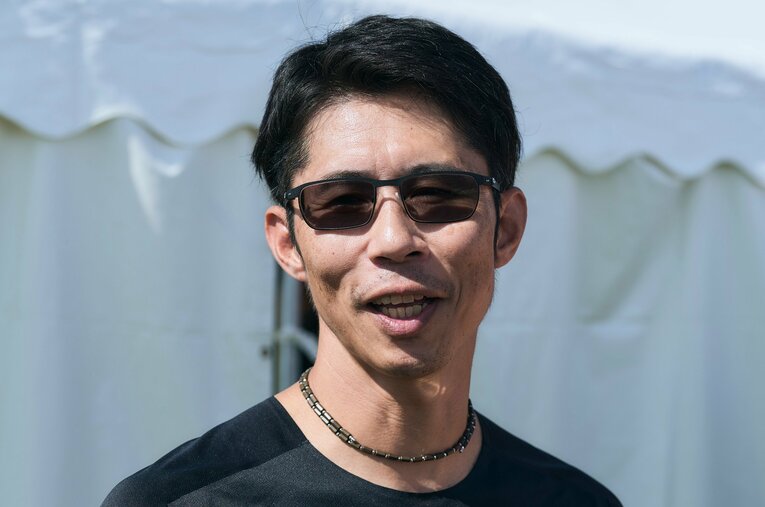 2年ぶり2度目の箱根路出場を決めた駿河台大の徳本一善監督。20人近い部員が辞めるなど苦難の道のりだった ／ photograph by Yuki Suenaga