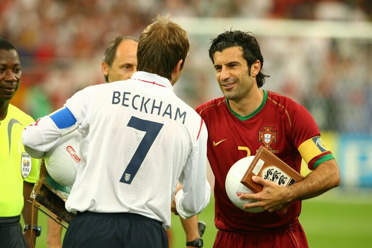 ベッカムと握手するフィーゴ（2006年ドイツW杯準々決勝）　©︎JMPA