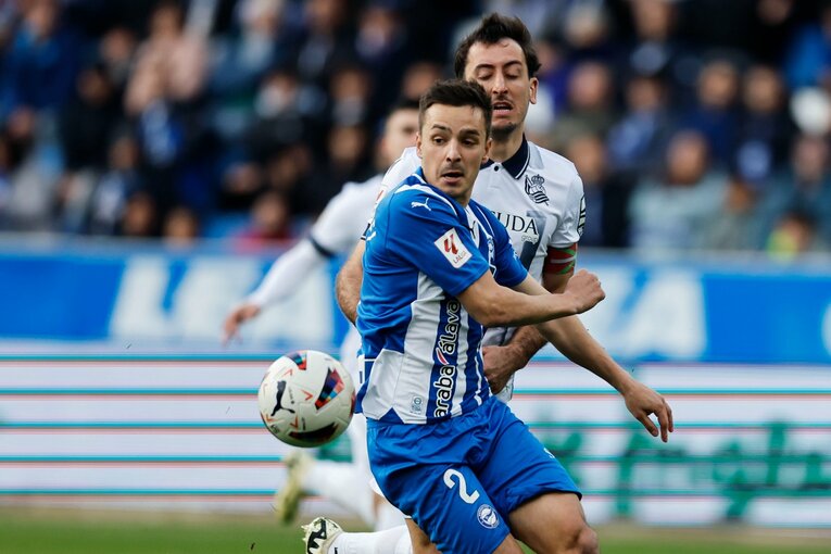 今季ソシエダより移籍したゴロサバルがオヤルサバルの好機を阻止　©Daisuke Nakashima
