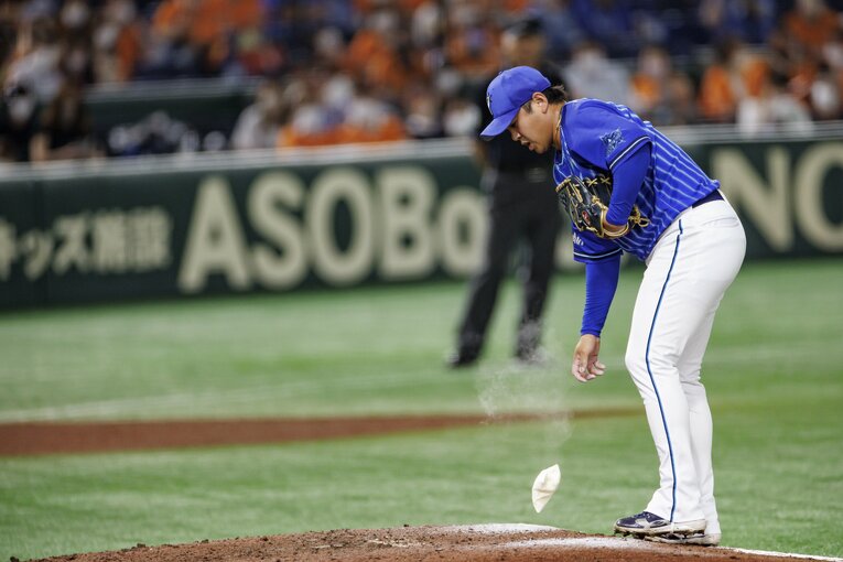 6月21日、巨人戦で登板する山﨑　©Kiichi Matsumoto