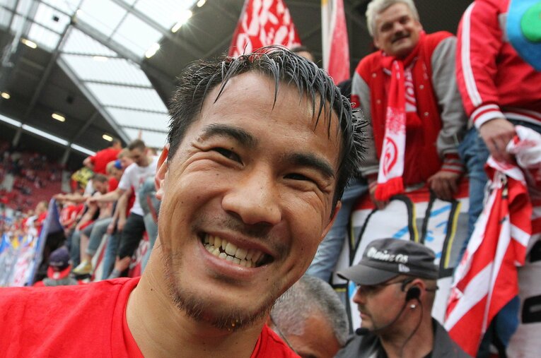 大きな飛躍を遂げた2014-15シーズン、ブンデスリーガ日本人最多得点を更新した岡崎に師匠から愛のムチが届いた ／ photograph by picture alliance/AFLO