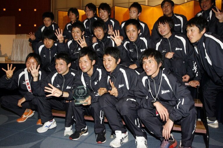 2008年の箱根駅伝で4位に入った関東学連選抜チームの選手たち。「関東学生連合」へと名称が変わった現在に至るまで、この記録は破られていない ／ photograph by Sankei Shimbun