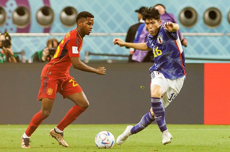 22年カタールW杯での冨安健洋　©Kiichi Matsumoto/JMPA