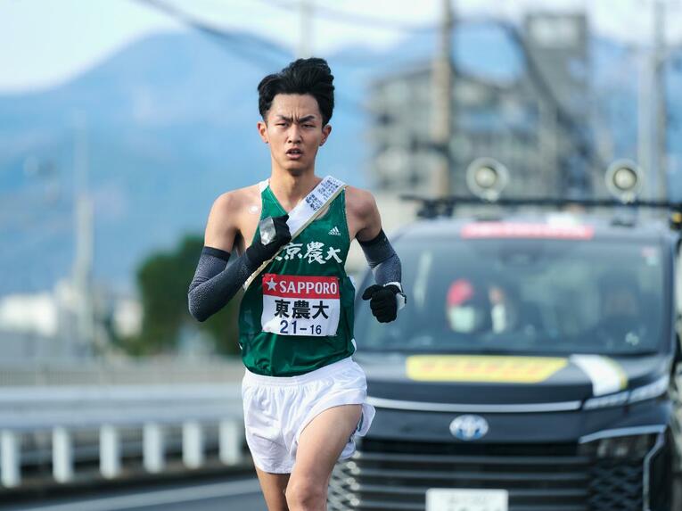 1年時の前田和摩は「スーパールーキー」と話題となったが、箱根駅伝ではケガの影響もあり7区で区間13位に終わった　©Yuki Suenaga