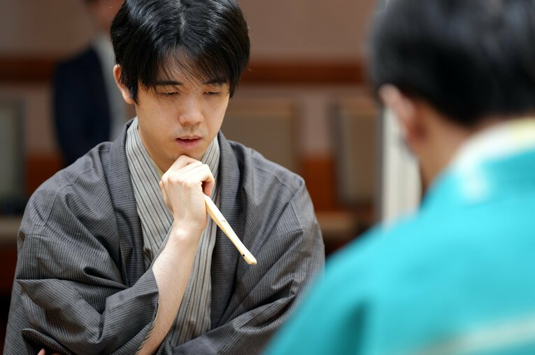 藤井聡太六冠は王位戦に臨んでいる ／ photograph by 日本将棋連盟