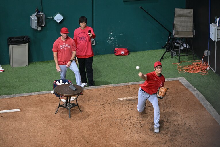 さまざまな仕事を担い、大谷を支える水谷氏　©︎Nanae Suzuki