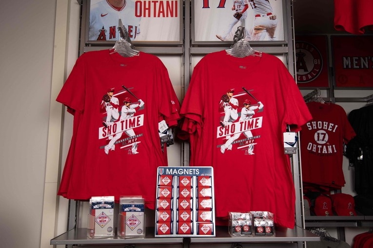 スタッフおすすめ第1位　MVP・Tシャツ　©Angels Baseball