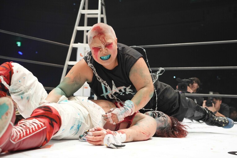 舞華に勝利した刀羅ナツコ　©Essei Hara