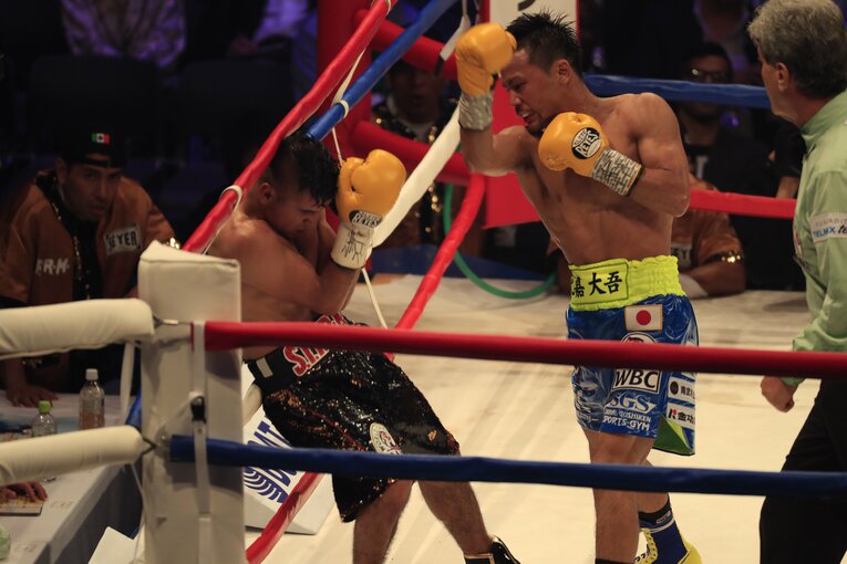 比嘉大吾の“獰猛”なラッシュ（2枚目／全4枚）©Tadashi Shirasawa