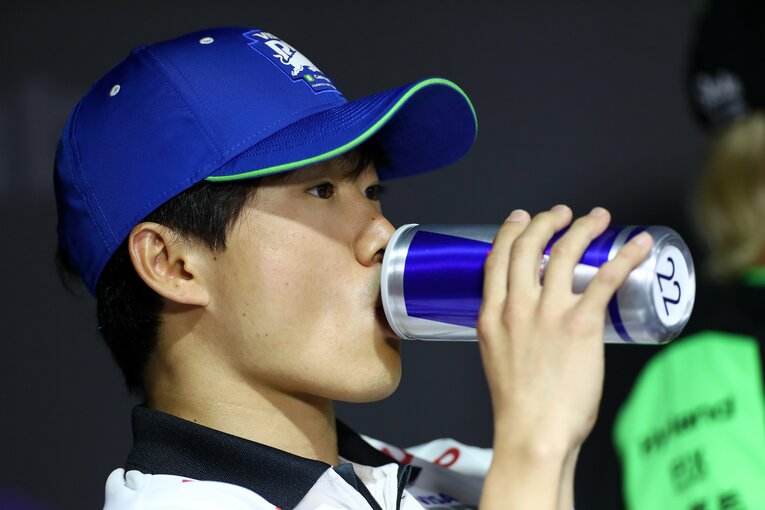 レッドブルは当然飲む　©Getty Images / Red Bull Content Pool